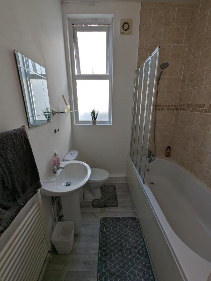 1 Bedroom Flat In Грейвсенд Екстериор снимка