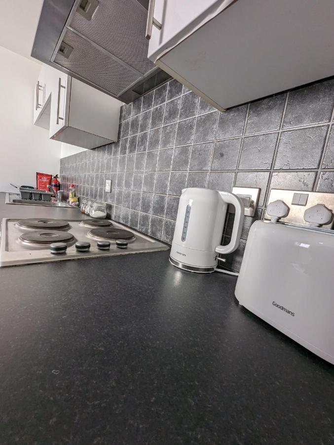 1 Bedroom Flat In Грейвсенд Екстериор снимка