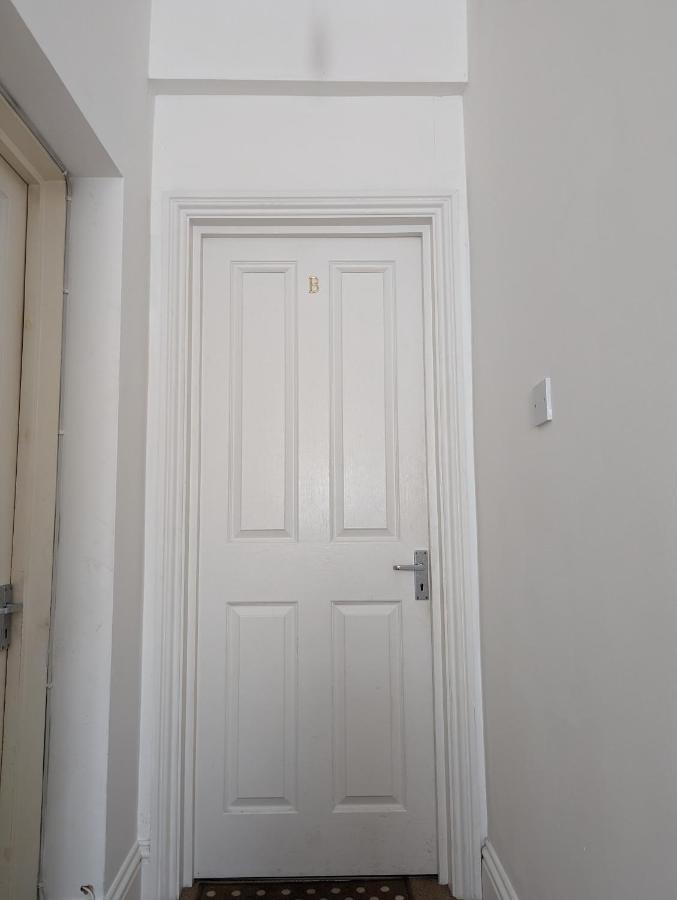 1 Bedroom Flat In Грейвсенд Екстериор снимка